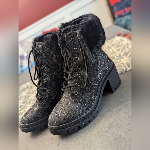 VeryG - Stylish Black Glitter Women's Boots - Picture 2 of 8